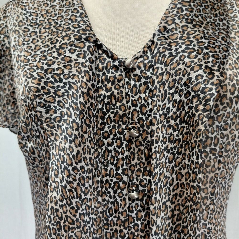 White House Black Market Shear SS V-Neck Blouse Leopard Tie-Front Sz M - Picture 5 of 10